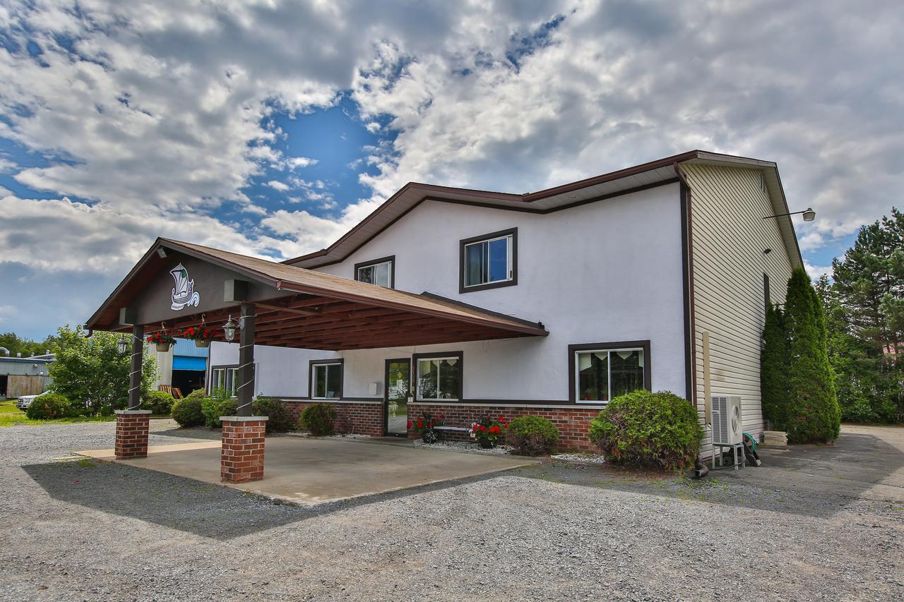 Auberge Motel Drakkar Шавиниган Экстерьер фото